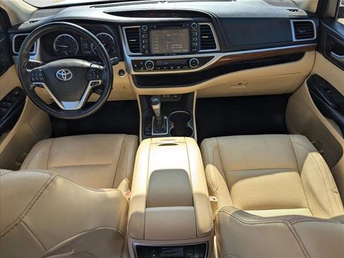 Used 2017 Toyota Highlander Limited image 15