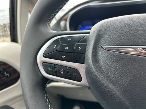 Used 2024 Chrysler Pacifica Limited w/ Uconnect Theater Family Group AWD/4WD image 33