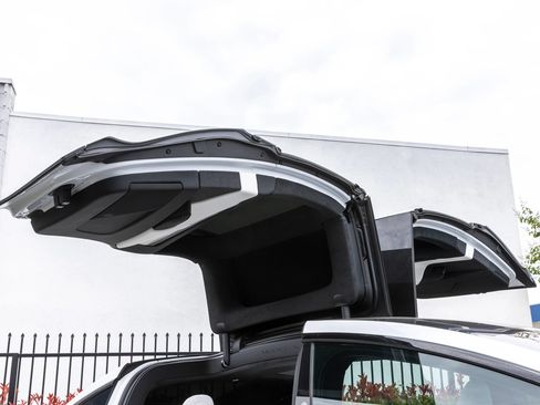 Used 2023 Tesla Model X AWD/4WD image 29