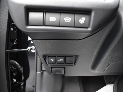 Used 2024 Toyota Prius Limited w/ Limited Premium Package image 8