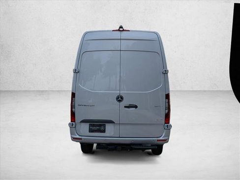 Used 2024 Mercedes-Benz Sprinter 2500 image 7