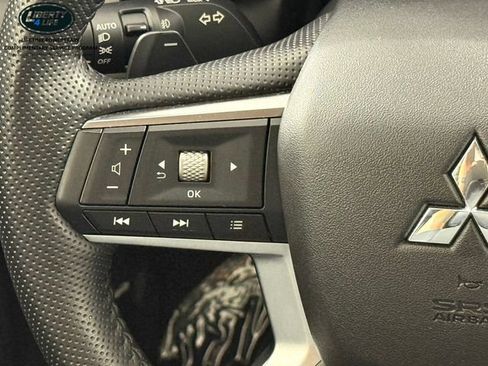 Used 2025 Mitsubishi Outlander SE AWD/4WD image 28