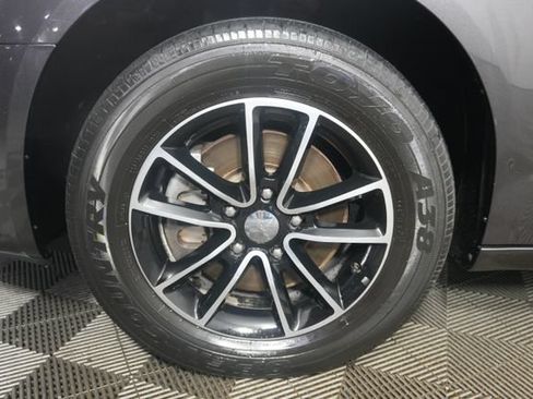 Used 2018 Dodge Grand Caravan SE FWD image 9