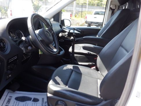 Used 2023 Mercedes-Benz Metris image 17