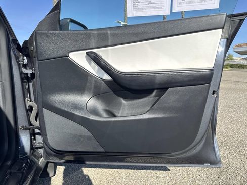 Used 2021 Tesla Model Y Long Range image 28