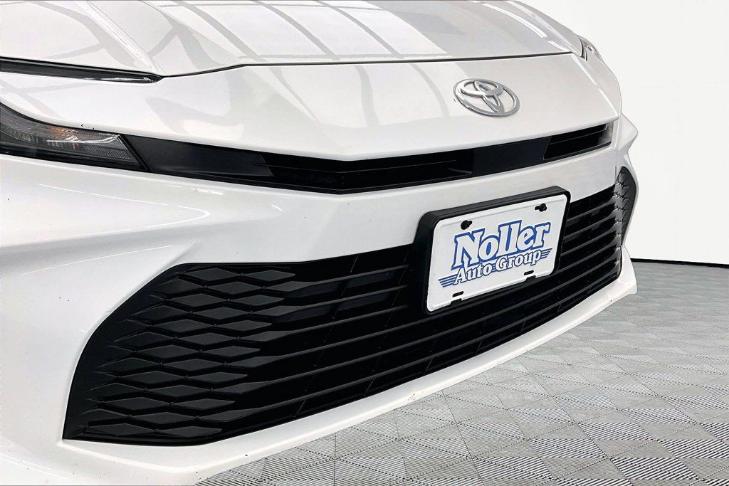 Used 2025 Toyota Camry LE FWD image 28