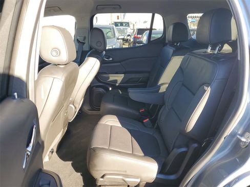 Used 2023 GMC Acadia SLT w/ Preferred Package image 13