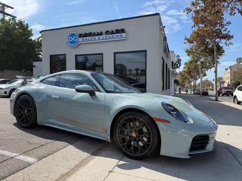 Used 2025 Porsche 911 Carrera RWD image 1