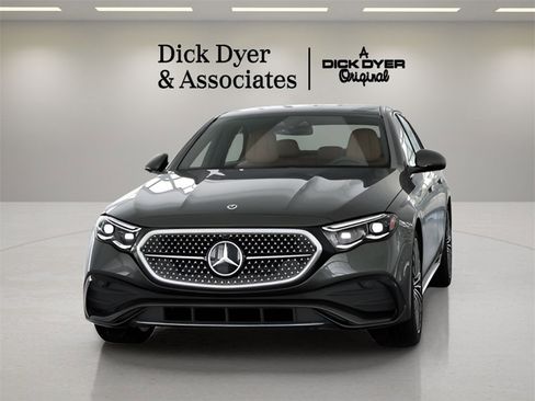 Used 2025 Mercedes-Benz E 350 Sedan image 32