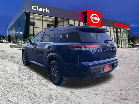 Used 2024 Nissan Pathfinder SV image 5