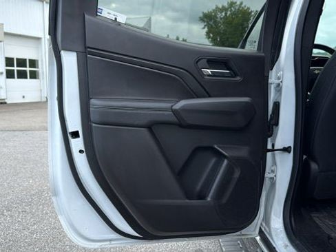 Used 2025 Chevrolet Colorado LT w/ LT Convenience Package AWD/4WD image 24