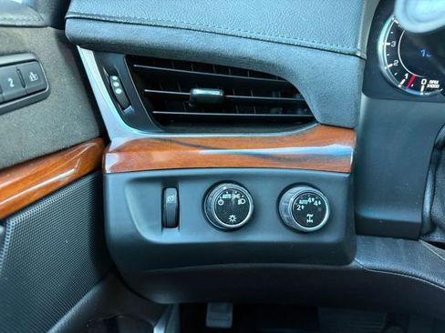 Used 2018 Cadillac Escalade ESV 4WD image 12