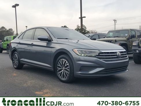 Used 2019 Volkswagen Jetta SE image 1