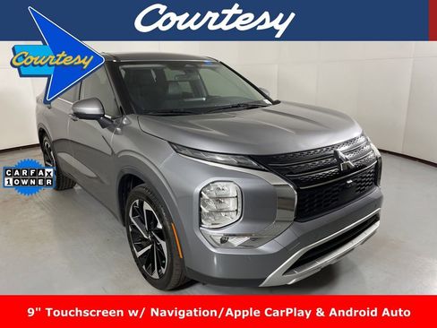 Used 2024 Mitsubishi Outlander SE image 1