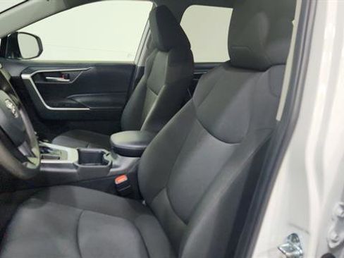 Used 2025 Toyota RAV4 XLE FWD image 12