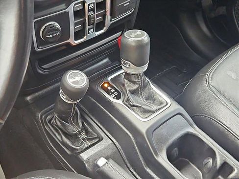 Used 2021 Jeep Wrangler Unlimited Sahara image 12