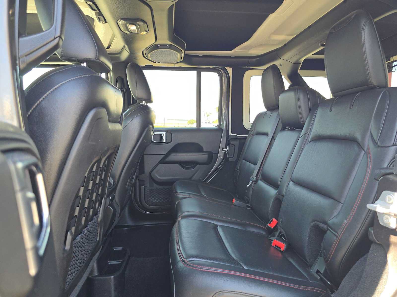Used 2018 Jeep Wrangler Unlimited Rubicon AWD/4WD image 16