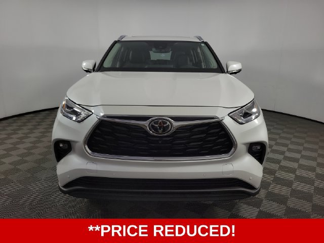 Used 2026 Toyota Highlander Limited AWD/4WD image 2