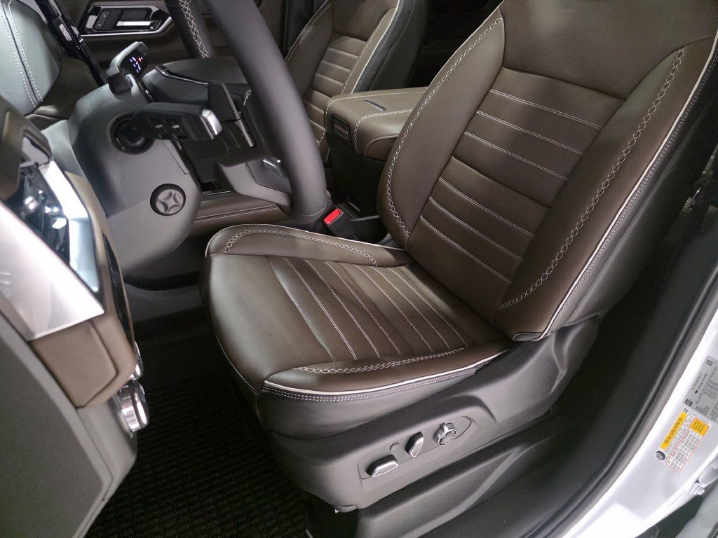Used 2026 GMC Yukon Denali Ultimate AWD/4WD image 19