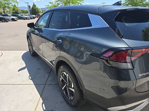 New 2025 Kia Sportage LX image 4
