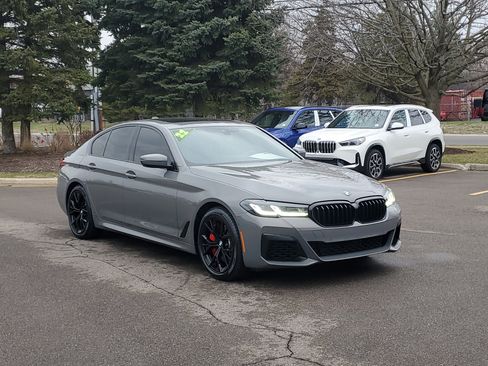 Used 2022 BMW 540i xDrive w/ M Sport Package image 4