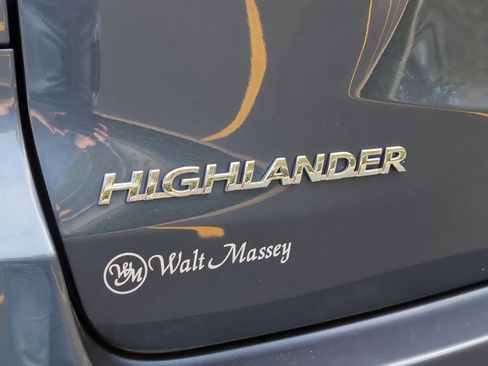 Used 2019 Toyota Highlander XLE image 10