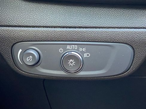 Used 2022 Chevrolet Bolt EUV LT image 32