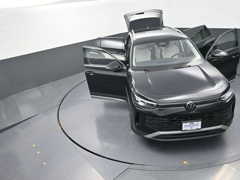 New 2026 Volkswagen Tiguan SE AWD/4WD image 30