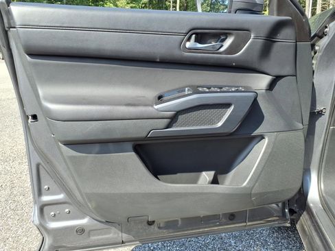 Used 2024 Nissan Pathfinder SL w/ SL Premium Package image 18