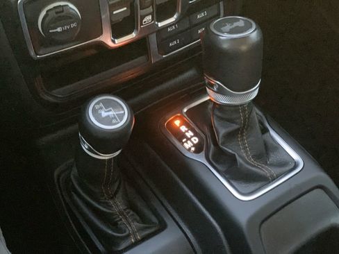 Used 2021 Jeep Wrangler Unlimited Sahara AWD/4WD image 14