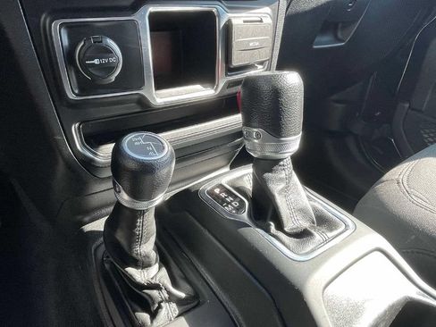 Used 2022 Jeep Wrangler Unlimited Sport AWD/4WD image 32