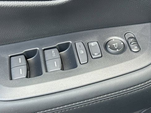 Used 2026 Honda HR-V LX image 12