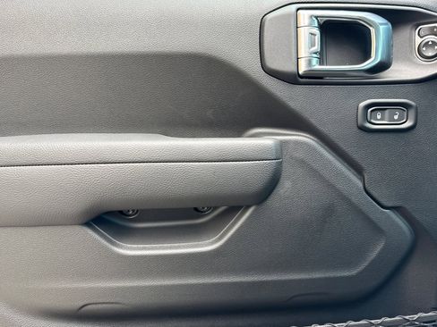 New 2026 Jeep Gladiator Sport image 10