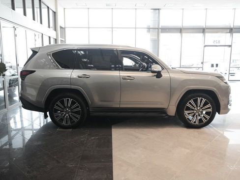 New 2026 Lexus LX 700h Luxury image 4