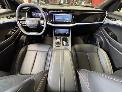 Used 2024 Jeep Wagoneer Launch Edition AWD/4WD image 21