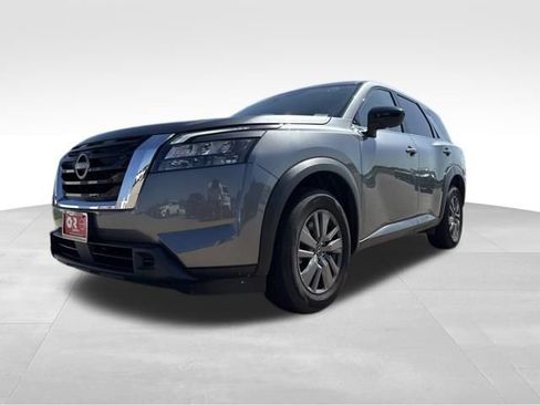 Used 2025 Nissan Pathfinder S AWD/4WD image 4