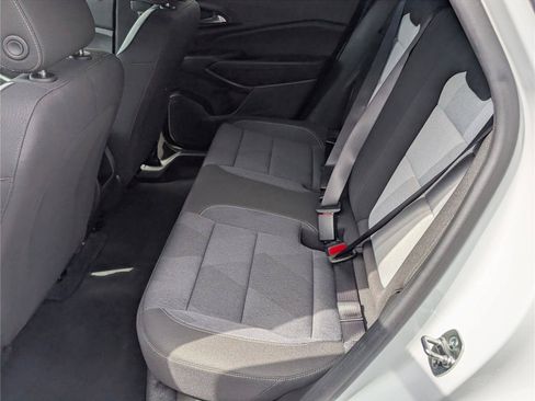 Used 2025 Chevrolet Trax RS w/ Sunroof Package FWD image 13