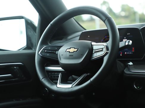 Used 2025 Chevrolet Suburban LT w/ Comfort Package AWD/4WD image 15