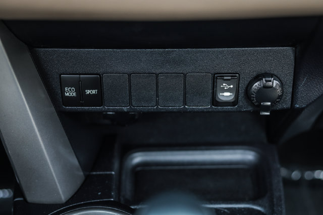 Used 2017 Toyota RAV4 XLE AWD/4WD image 38
