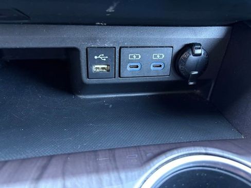 Used 2022 Toyota Highlander Limited image 18