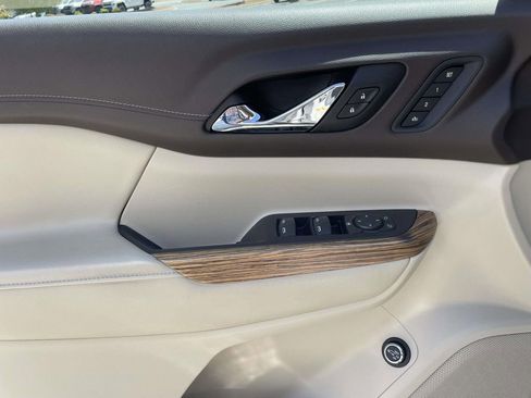 Used 2019 GMC Acadia Denali w/ Technology Package AWD/4WD image 15
