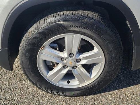 Used 2022 Chevrolet Trax LS w/ Tint and Cruise Package image 31