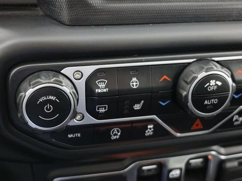 Used 2019 Jeep Wrangler Unlimited Sahara w/ Safety Group AWD/4WD image 8
