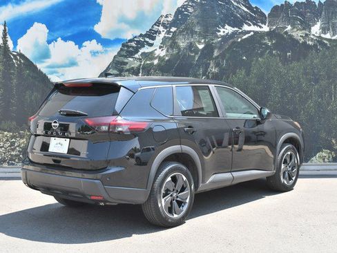Used 2025 Nissan Rogue SV AWD/4WD image 3