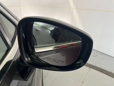 Used 2023 Chrysler Pacifica Limited FWD image 49