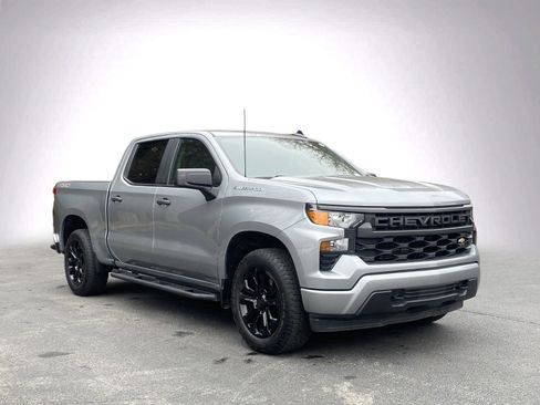 Used 2024 Chevrolet Silverado 1500 Custom image 2