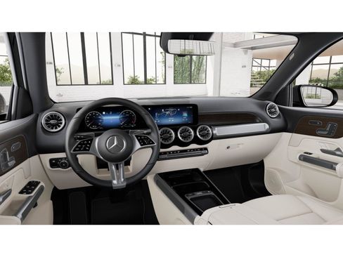 Used 2026 Mercedes-Benz GLB 250 4MATIC image 3