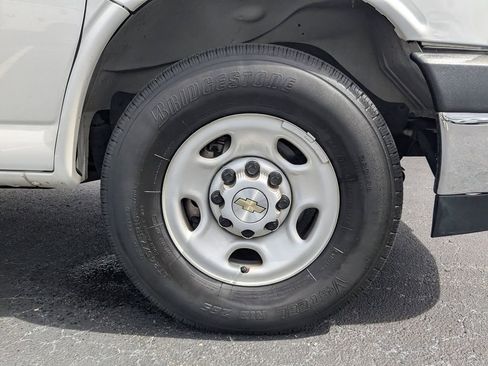 Used 2023 Chevrolet Express 2500 w/ Driver Convenience Package image 11