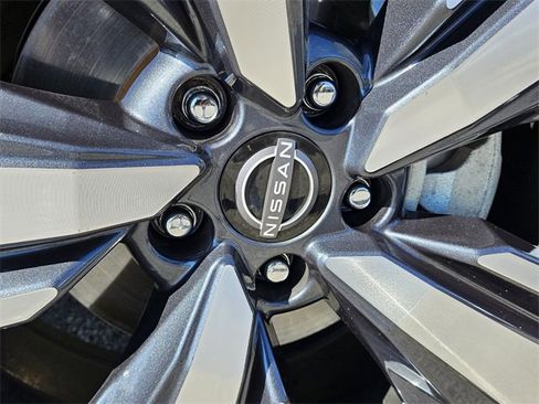 Used 2023 Nissan Rogue SL w/ SL Premium Package image 19