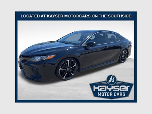 Used 2019 Toyota Camry SE w/ Carpet Mat Package FWD image 1
